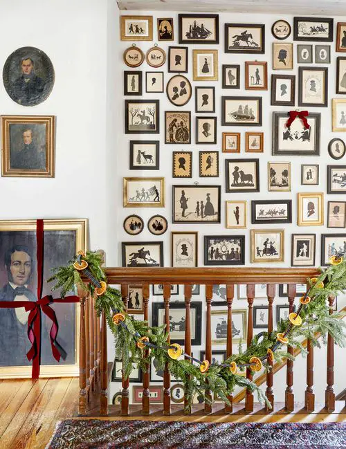 Staircase Wall Decor Ideas With Plants 6