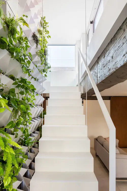 Staircase Wall Decor Ideas With Plants 2