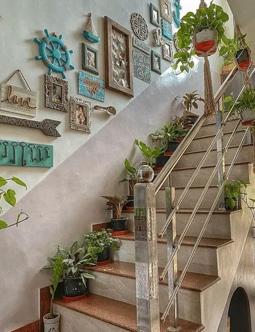 Staircase Wall Decor Ideas 4