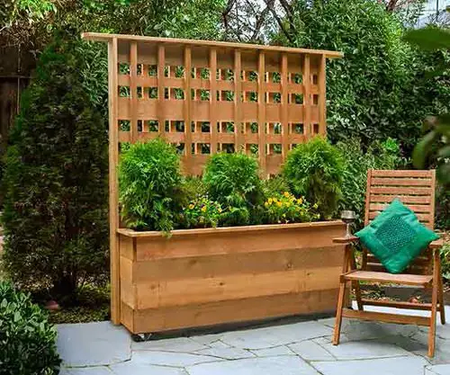 Privacy Planter Box With Screen
