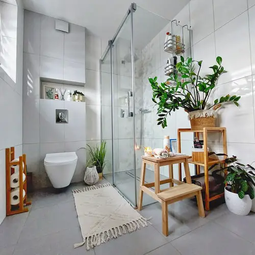 Plants in a Luxury Bathroom 25