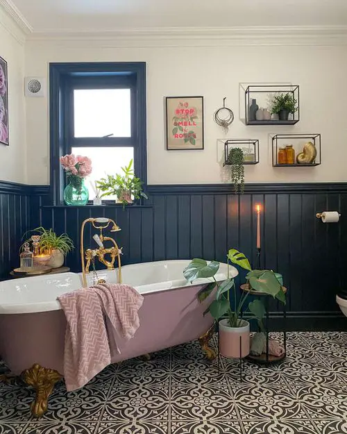 Plants in a Luxury Bathroom 27