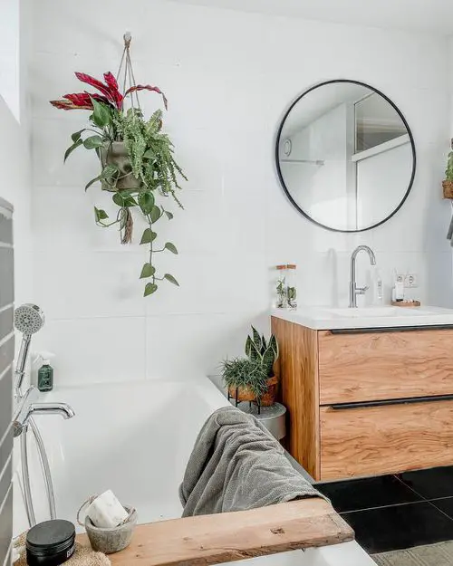 Plants in a Luxury Bathroom 40