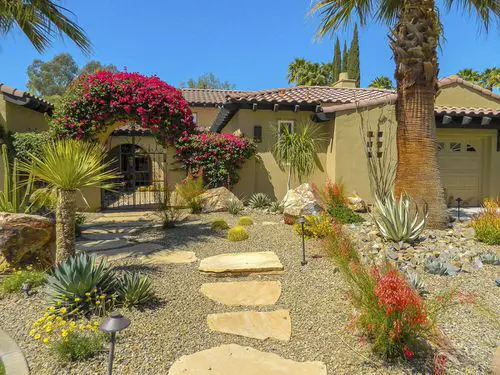 Front Yard Desert Landscaping Ideas 5