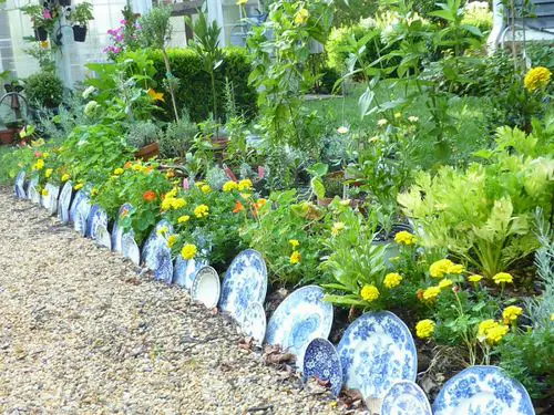 DIY Lawn and Garden Edging Ideas 36