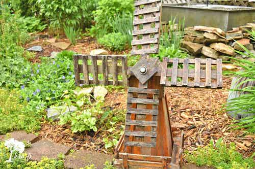 Flea Market Garden Decor Ideas 23