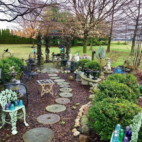 Flea Market Garden Decor Ideas 5