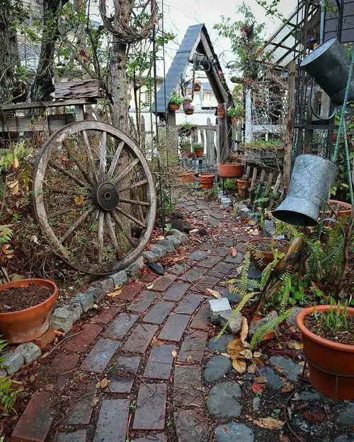 Flea Market Garden Decor Ideas 7