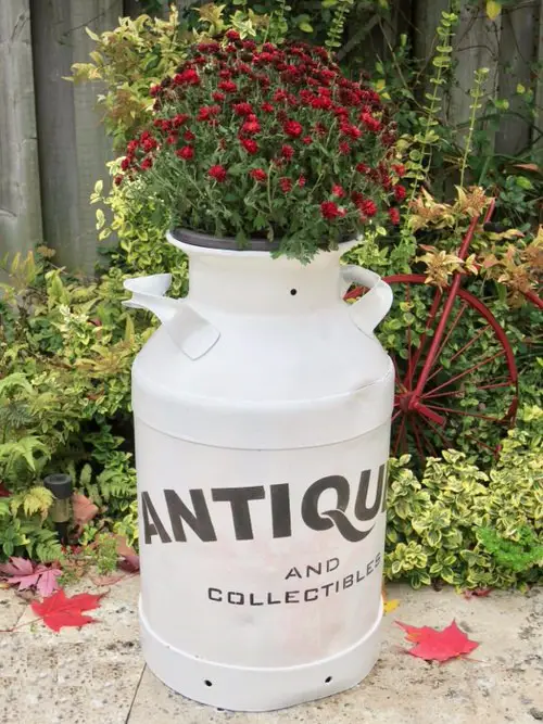Flea Market Garden Decor Ideas 15