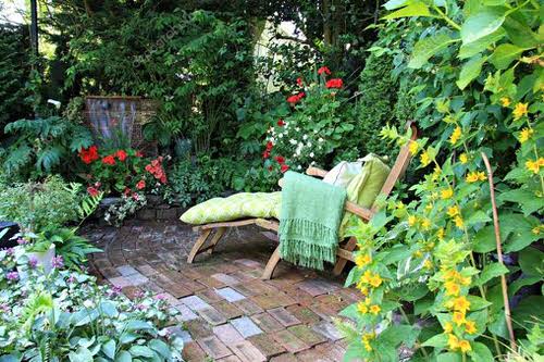 Garden Oasis: Small Chill-Out Corner Ideas 38