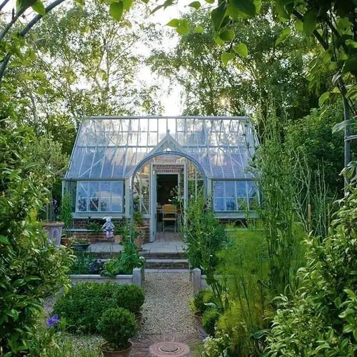 Greenhouse in a Tropical Canopy