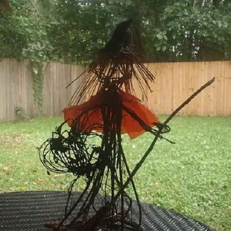 22 Fantastic DIY Garden Decor Using Tree Branches 4