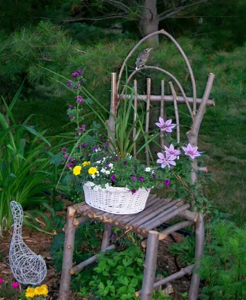 22 Fantastic DIY Garden Decor Using Tree Branches 1