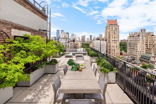 Balcony Garden Ideas from New York City Apartments 8