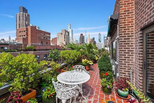 Balcony Garden Ideas from New York City Apartments 9