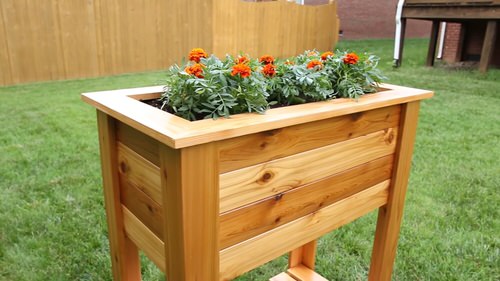 Raised Planter Box with Hidden Drainage