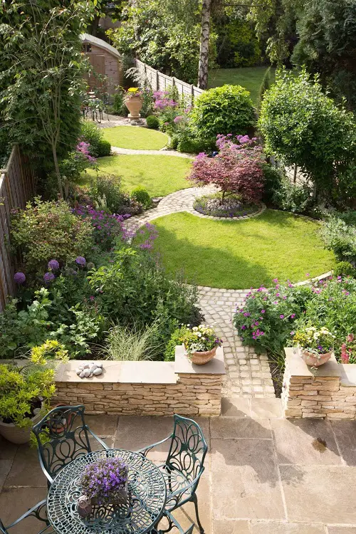 Grow Circular Patches of Lush Grasslands