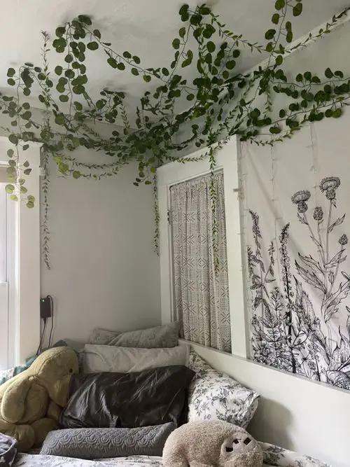 Sprawling Green Ceiling