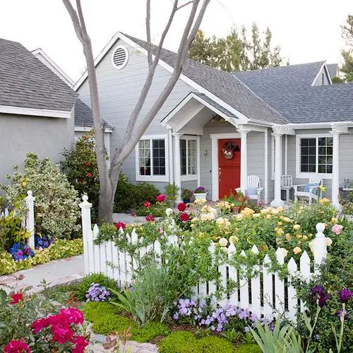 Beautiful Cottage-Style Garden with White Fencing