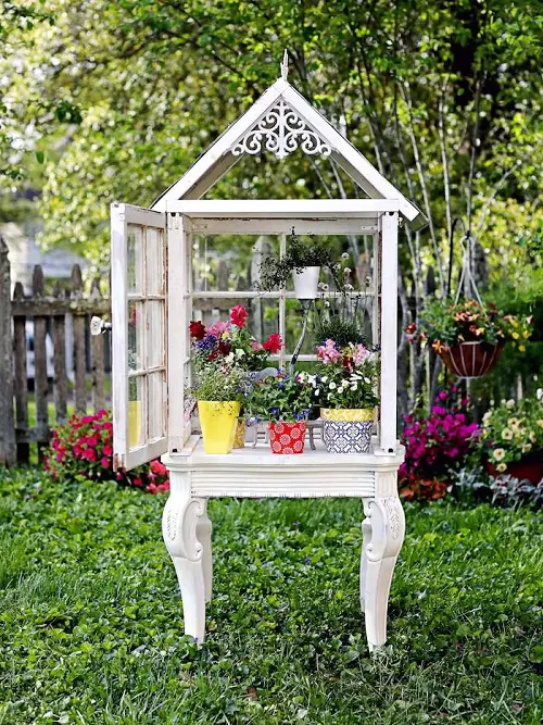 Creative Ideas to Decorate your Home with Old Windows Display a Beautiful Greenhouse