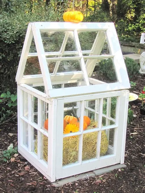 Creative Ideas to Decorate your Home with Old Windows 4
