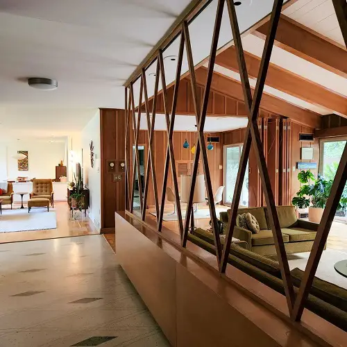 A Criss-Cross Wooden Divider
