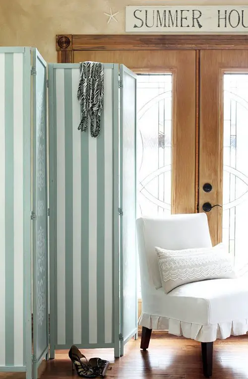 Minimalistic Folding Privacy Screens