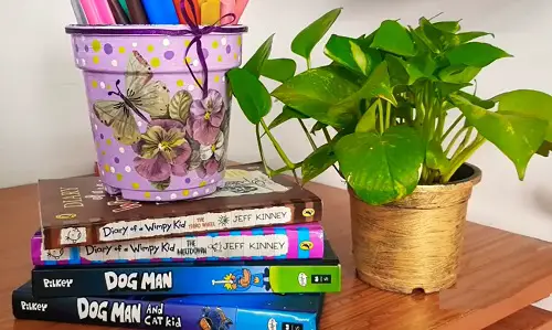Upcycled Plastic Pots Made into Expensive Decoupaged Plastic Pot