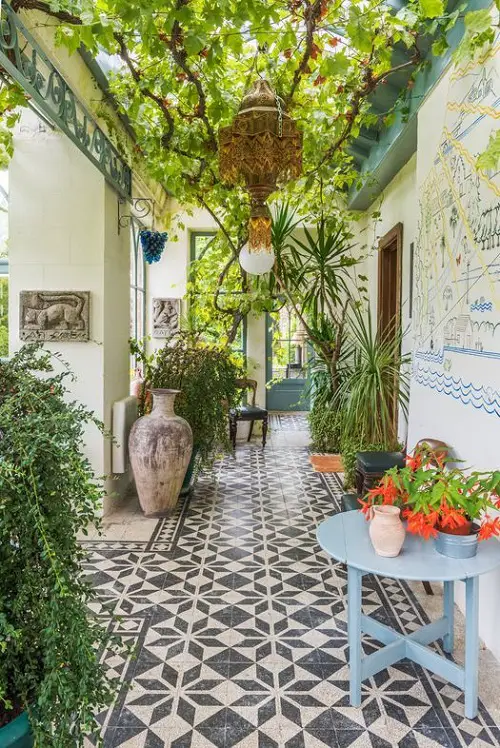 Fabulous Front Porch Decoration Ideas with Plants