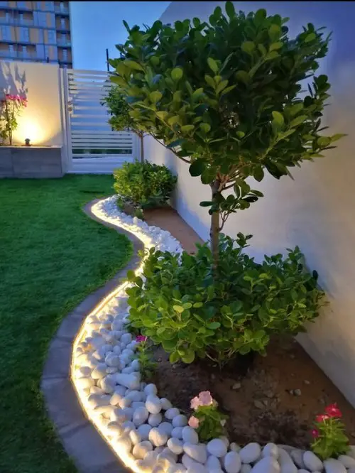 Matte White Pebble Border with Illuminated Edging