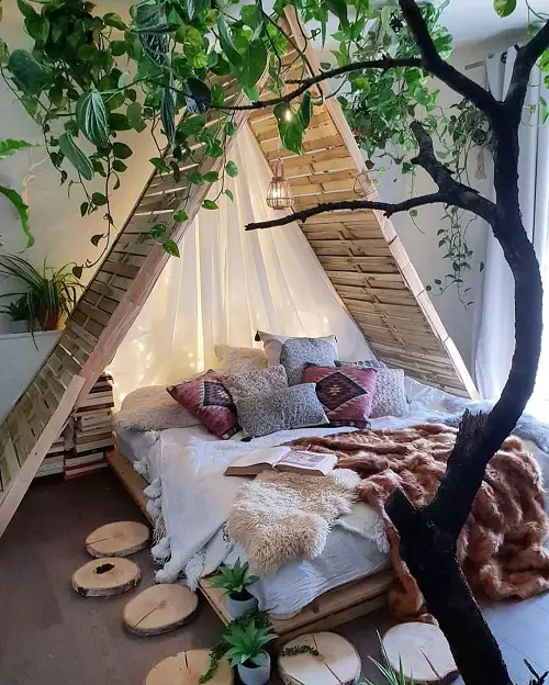Bohemian Bedroom Decor with Plants and Books