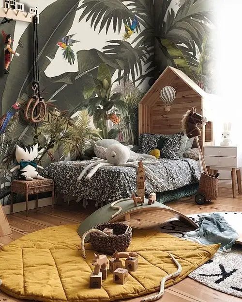 Jungle Wall and Faux Animals in the Room