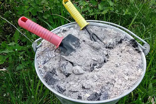 Raising pH Level to Make Soil Slightly Acidic or Alkaline