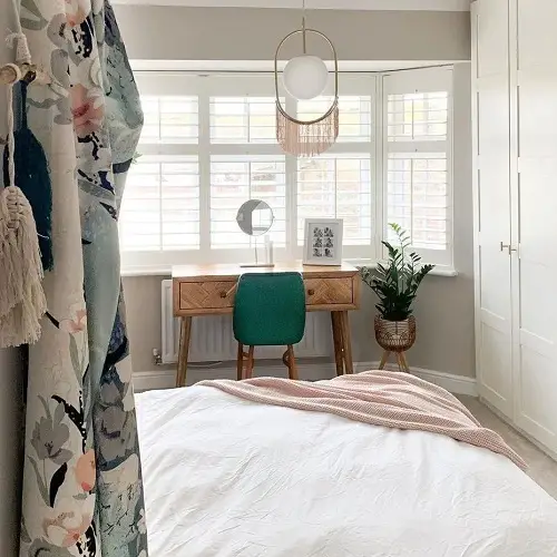 Best Bedroom Office Ideas from Instagram 22