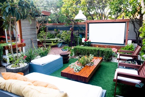 Your Backyard Can Be the Best Hang Out Place with Outdoor Movie Theater