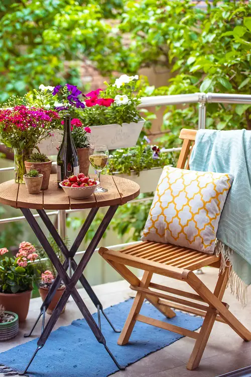 Foldable Wooden Chair with Round Table