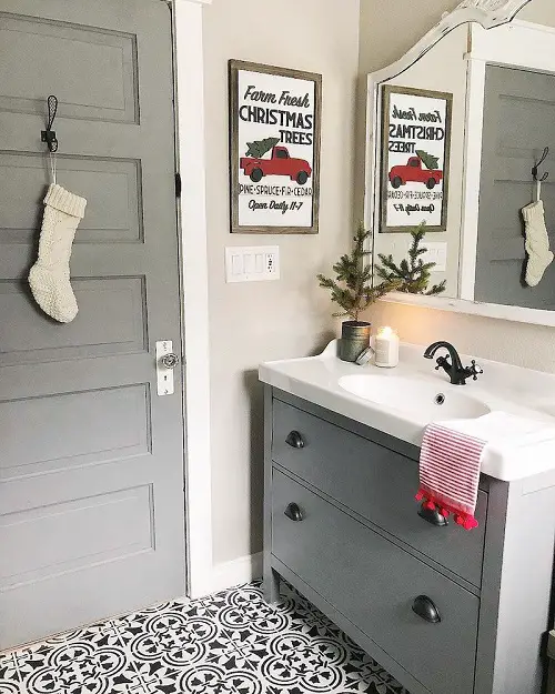 Christmas Socks, Wall Art, and a Tiny Pot