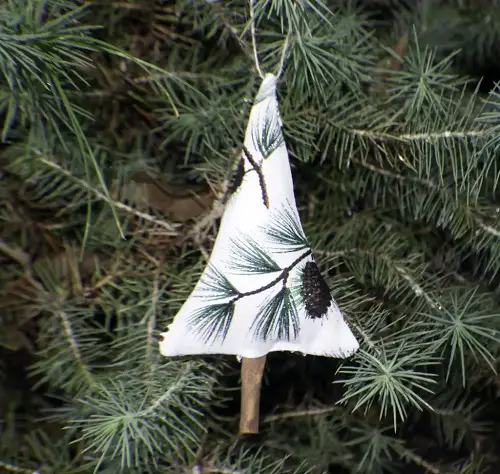 Last Minute Christmas Crafts in tree