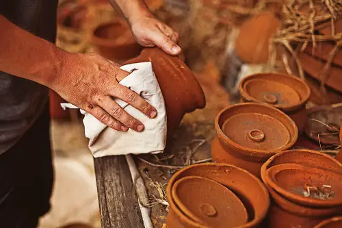 Clean Clay Pots from Vinegar