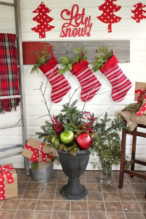 A Christmassy Porch decor ideas