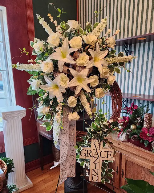 Grapevine with lily Wreath Ideas 10