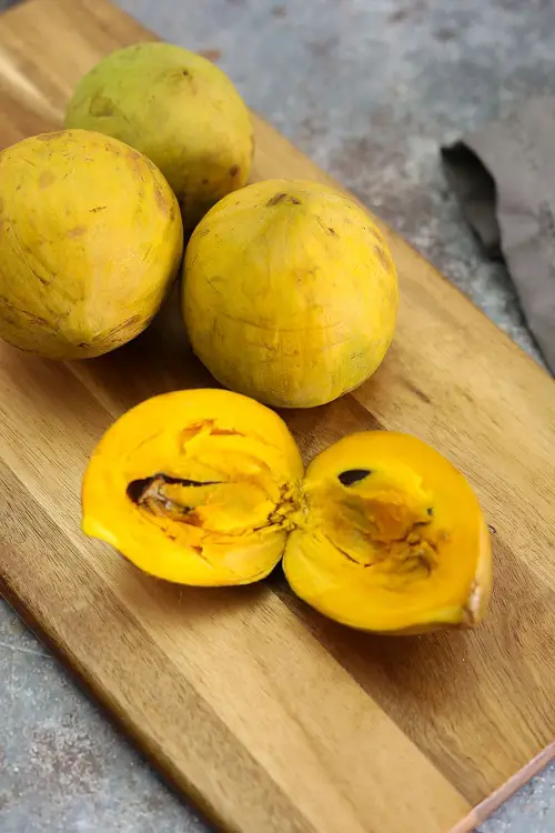 yellow eggfruit