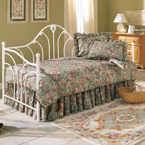 Arched Frame Daybed Ideas for Small Spaces 12