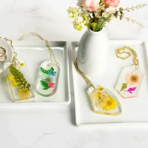 Plant and Resin Jewelry DIY Jewelry with Plant Ideas You Must Try