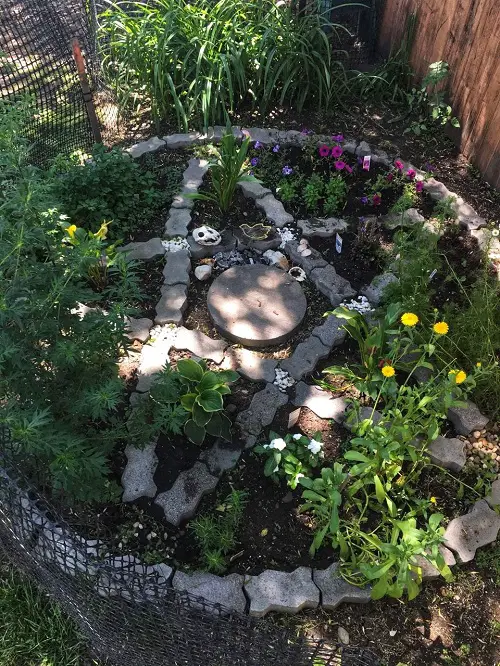 How to Create a Black Magic Garden