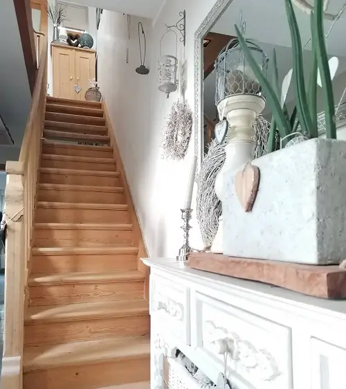 Simple Wooden Stair Ideas for Small Spaces