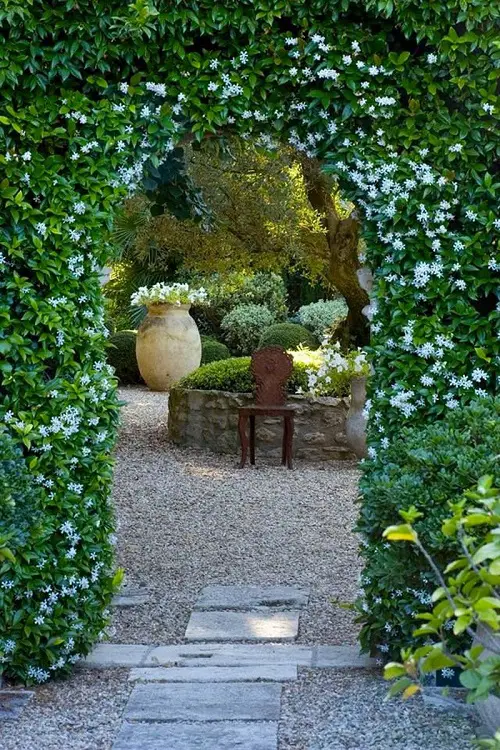 Italian Grace of Gravel Paths garden ideas