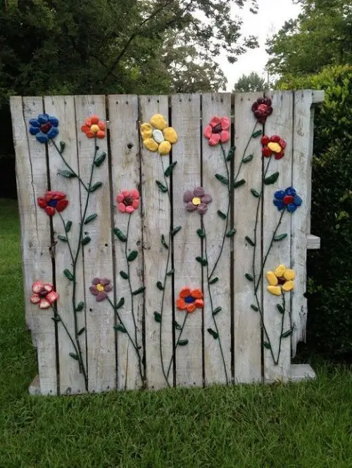 When 40 Cheap Flea Market Things Become Garden Decor Wooden Pallet Art