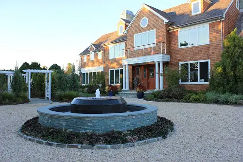 Pea Gravel Driveway with Fountain