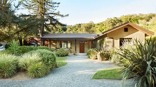 Silvergrass and Pea Gravel Driveway